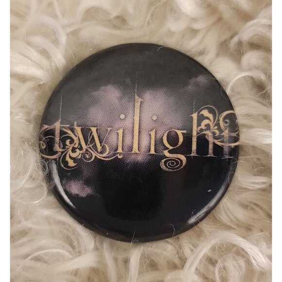 Collectible The Twilight Saga:  Twilight Movie Pins, Set of 6 - Picture 4 of 10